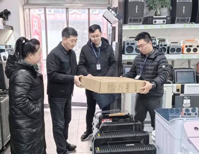 强化市场监管，优化服务指导——执法人员深入经营场所开展全面检查与规范化管理